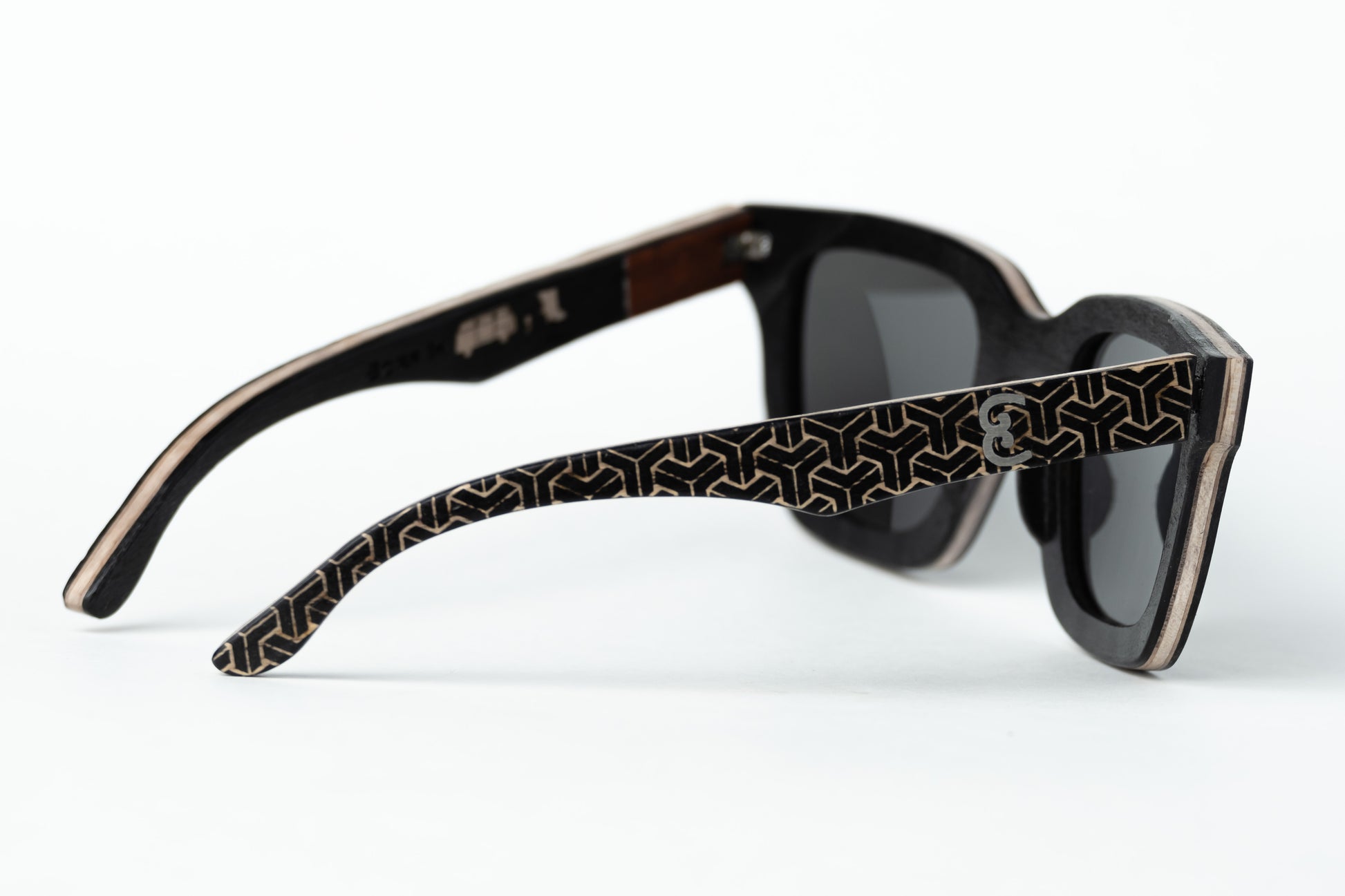oak inlay pattern in wood frame sunglasses with polarized lenses